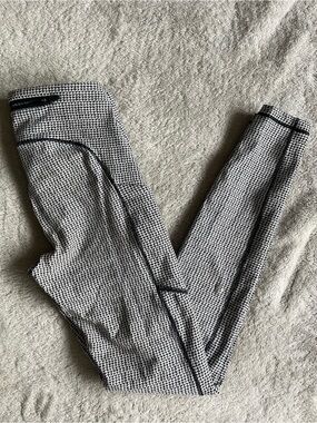 Lululemon Speed Up Tight *Full-On Luxtreme 28" size 4